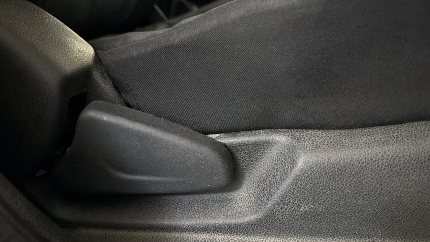 2017 Renault Kwid RXT 1.0 AMT (O), Petrol, Automatic, 1,00,783 km, Driver Side Adjustment Panel