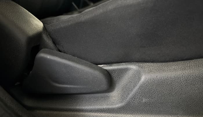 2017 Renault Kwid RXT 1.0 AMT (O), Petrol, Automatic, 1,00,783 km, Driver Side Adjustment Panel