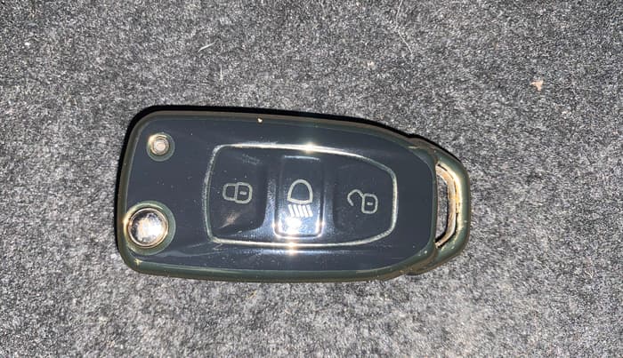 2019 Tata Tiago XT PETROL, Petrol, Manual, 1,03,955 km, Key Close Up