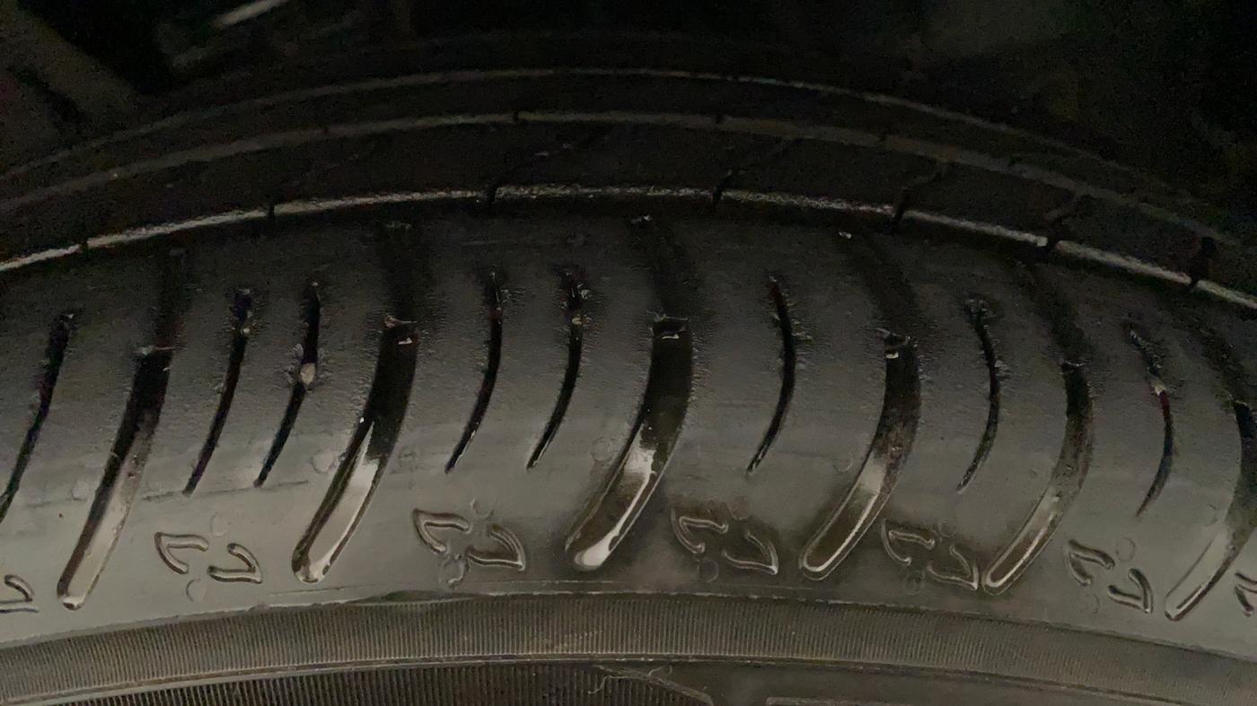 2023 Nissan MAGNITE XE, Petrol, Manual, 9,324 km, Left Front Tyre Tread
