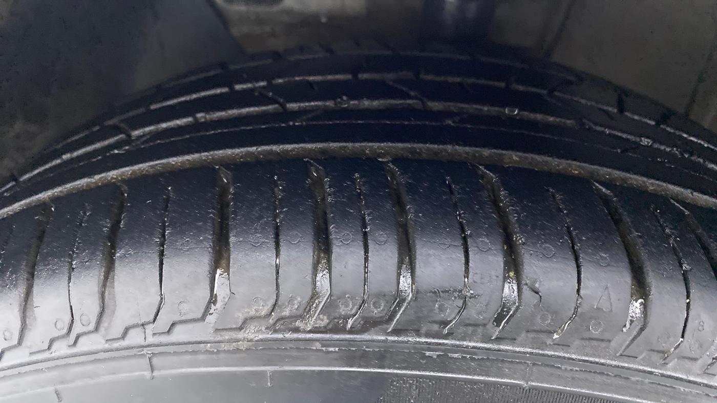 2021 Hyundai NEW I20 SPORTZ 1.2 MT, Petrol, Manual, 12,608 km, Left Front Tyre Tread