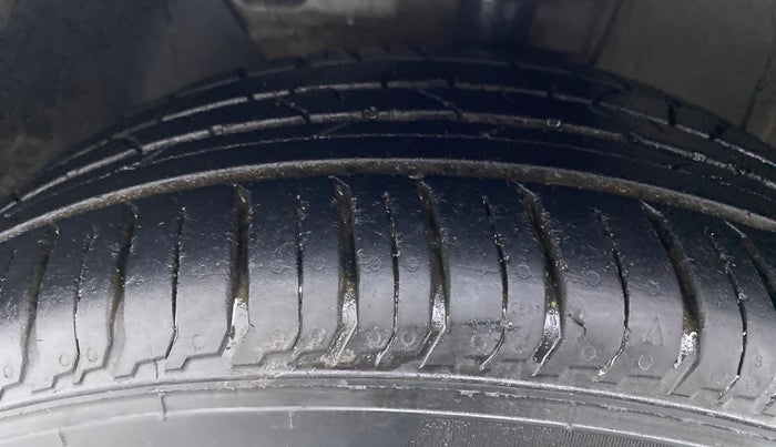 2021 Hyundai NEW I20 SPORTZ 1.2 MT, Petrol, Manual, 12,608 km, Left Front Tyre Tread