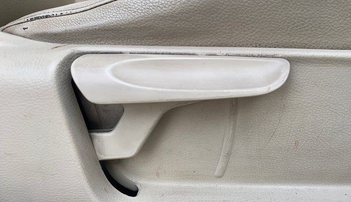 2015 Volkswagen Vento COMFORTLINE DIESEL 1.5, Diesel, Manual, 1,21,148 km, Driver Side Adjustment Panel