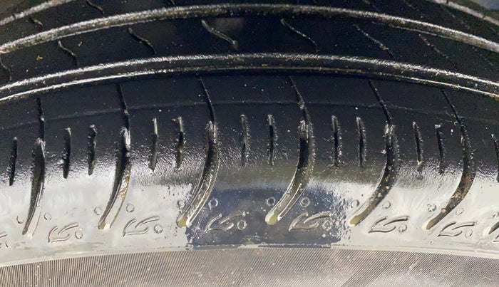 2024 Maruti Swift VXi (O), Petrol, Manual, 11,185 km, Right Front Tyre Tread