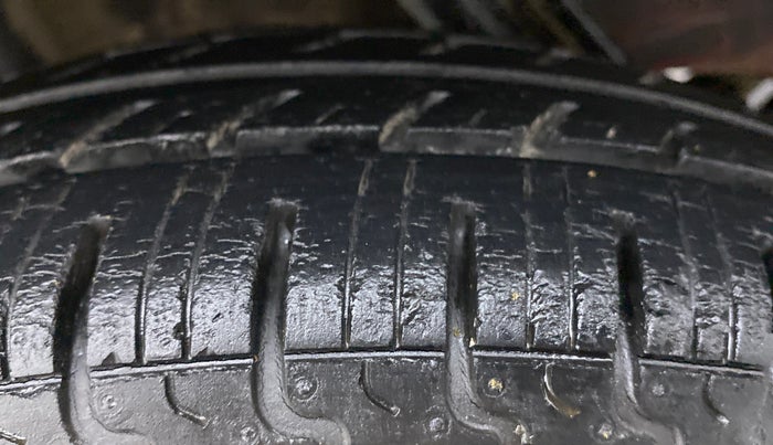 2016 Renault Kwid 1.0 RXT Opt AT, Petrol, Automatic, 40,795 km, Right Rear Tyre Tread