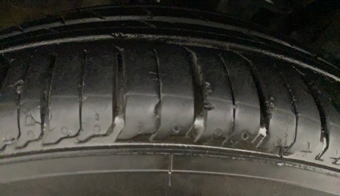 2021 Renault TRIBER RXZ AMT, Petrol, Automatic, 11,208 km, Right Rear Tyre Tread