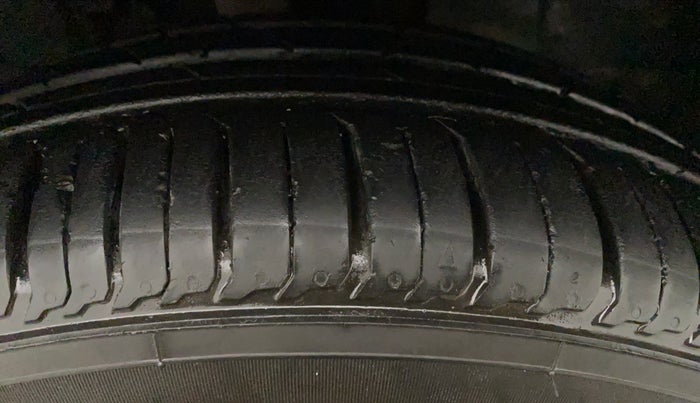 2021 Renault TRIBER RXZ AMT, Petrol, Automatic, 11,208 km, Left Rear Tyre Tread