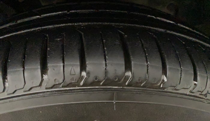 2021 Renault TRIBER RXZ AMT, Petrol, Automatic, 11,208 km, Left Front Tyre Tread