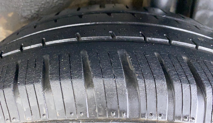 2014 Maruti Ritz ZXI, Petrol, Manual, 63,613 km, Left Rear Tyre Tread