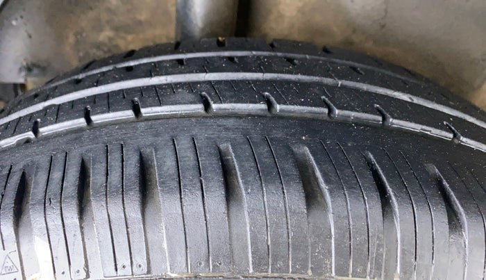 2014 Maruti Ritz ZXI, Petrol, Manual, 63,613 km, Right Rear Tyre Tread
