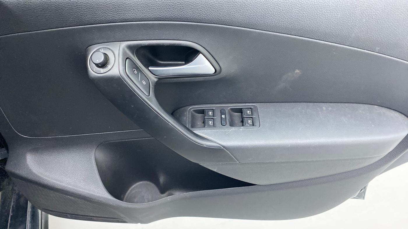 2020 Volkswagen Polo HIGHLINE PLUS 1.0 TSI MT, Petrol, Manual, 6,086 km, Driver Side Door Panels Control