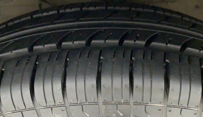 2013 Maruti Swift Dzire VXI, Petrol, Manual, 59,301 km, Left Front Tyre Tread