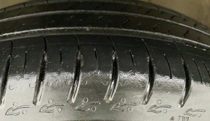 2016 Maruti Swift VXI, Petrol, Manual, 77,150 km, Left Front Tyre Tread