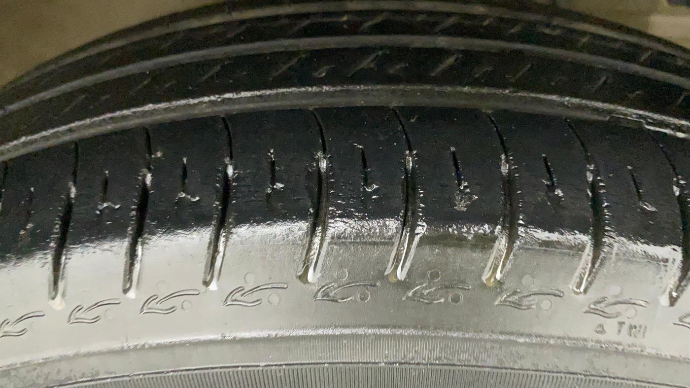 2016 Maruti Swift VXI, Petrol, Manual, 77,150 km, Right Front Tyre Tread