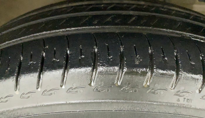 2016 Maruti Swift VXI, Petrol, Manual, 77,150 km, Right Front Tyre Tread