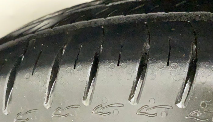 2016 Maruti Swift VXI, Petrol, Manual, 77,150 km, Right Rear Tyre Tread
