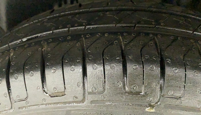 2016 Maruti Swift VXI, Petrol, Manual, 77,150 km, Left Rear Tyre Tread