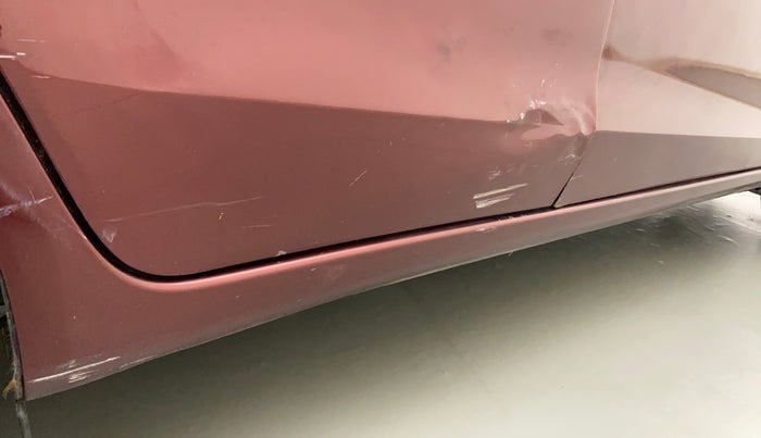 2014 Honda Amaze 1.2L I-VTEC S, Petrol, Manual, 79,963 km, Right running board - Paint is slightly faded