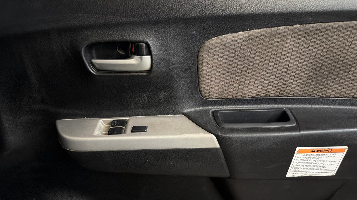 2015 Maruti Wagon R 1.0 LXI CNG, CNG, Manual, 71,004 km, Driver Side Door Panels Control