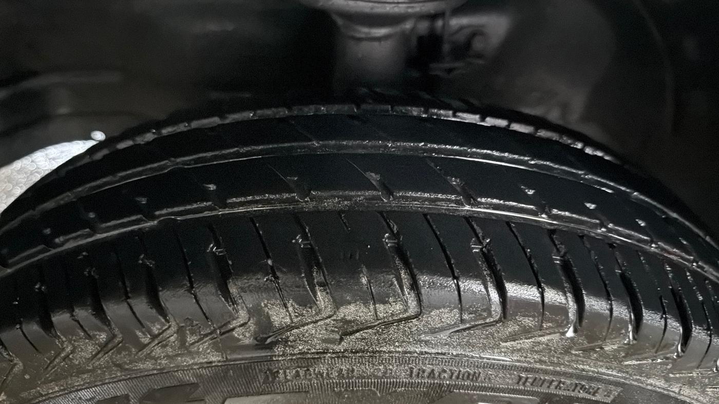 2015 Maruti Wagon R 1.0 LXI CNG, CNG, Manual, 71,004 km, Left Front Tyre Tread