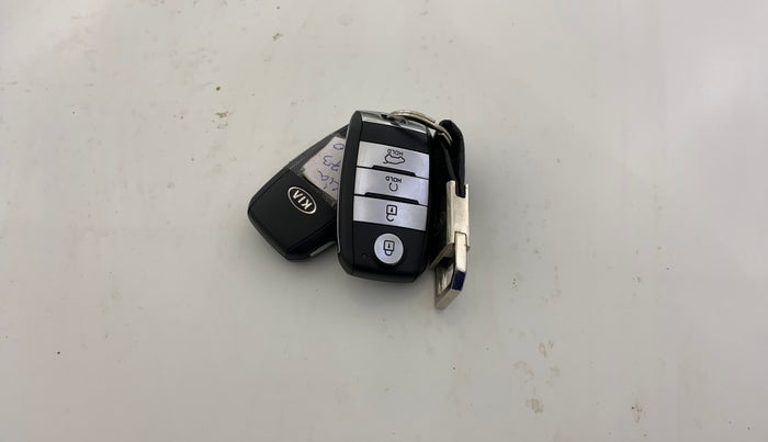 2020 KIA SONET HTX PLUS 1.0 IMT, Petrol, Manual, 22,802 km, Key Close Up