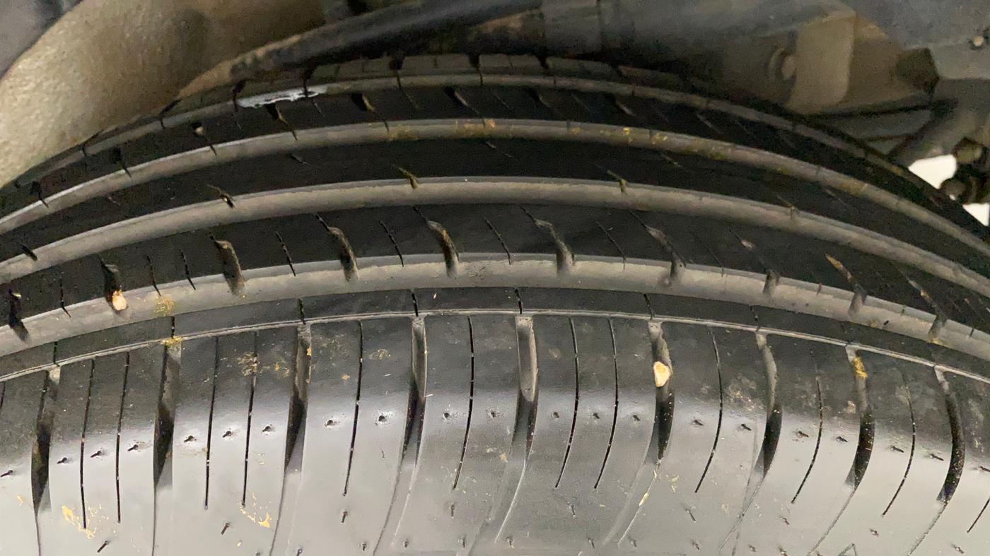 2017 Mahindra XUV500 W6, Diesel, Manual, 69,651 km, Left Rear Tyre Tread