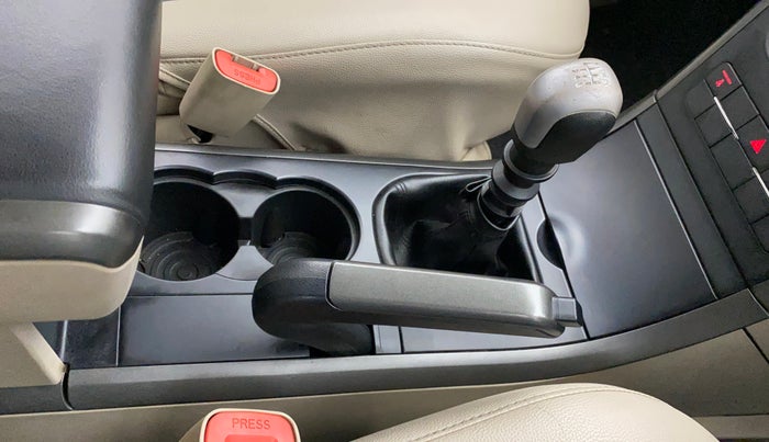 2017 Mahindra XUV500 W6, Diesel, Manual, 69,651 km, Gear Lever