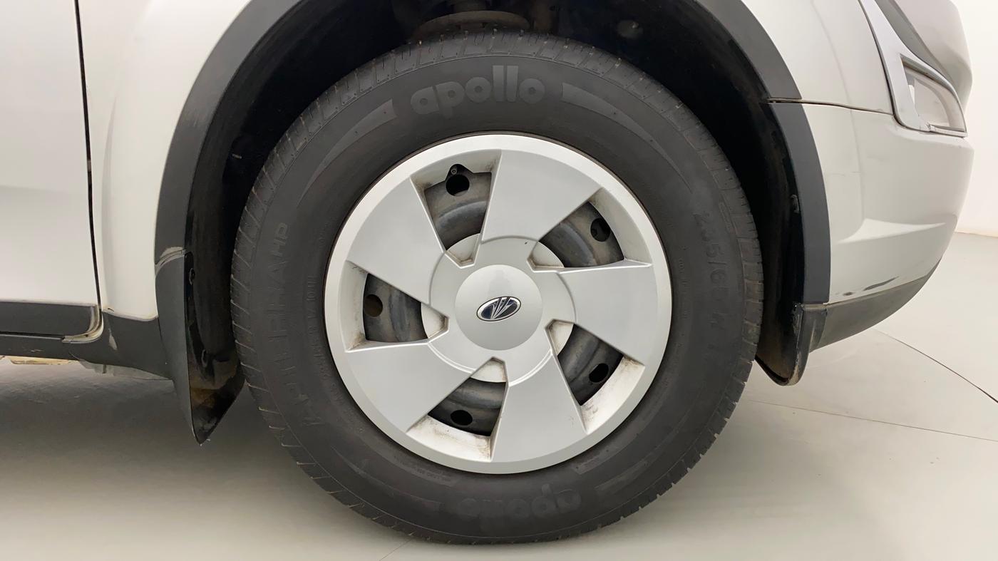 2017 Mahindra XUV500 W6, Diesel, Manual, 69,651 km, Right Front Wheel