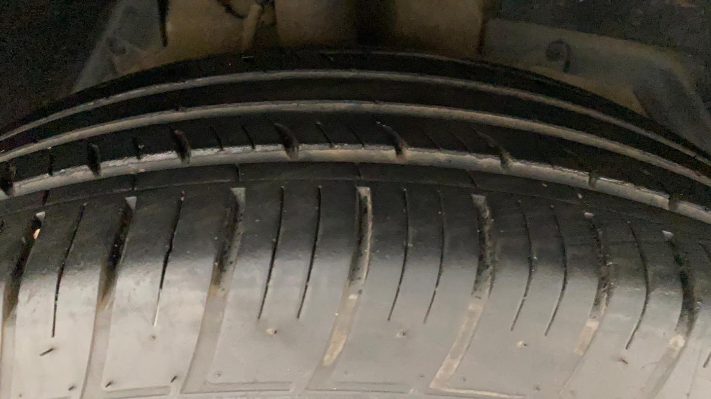 2017 Mahindra XUV500 W6, Diesel, Manual, 69,651 km, Right Front Tyre Tread