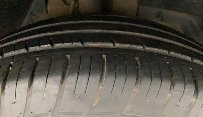 2017 Mahindra XUV500 W6, Diesel, Manual, 69,651 km, Right Front Tyre Tread