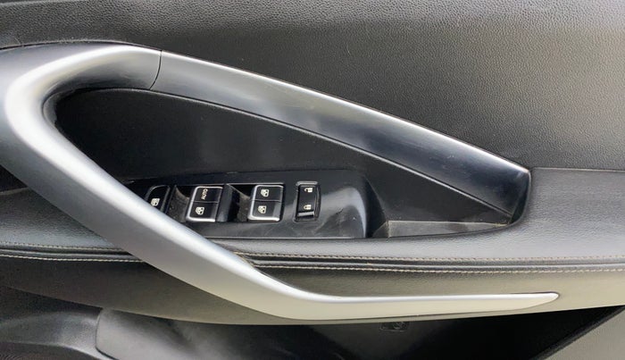 2020 MG HECTOR SHARP 1.5 DCT PETROL, Petrol, Automatic, 86,806 km, Driver Side Door Panels Control