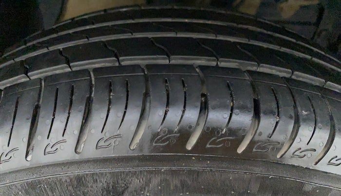 2021 Maruti Vitara Brezza VXI, Petrol, Manual, 10,870 km, Right Front Tyre Tread