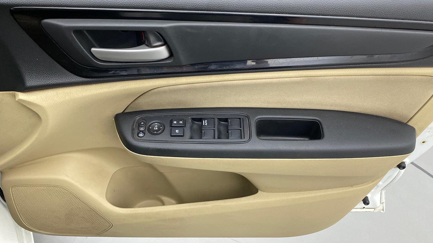 2019 Honda Amaze 1.2L I-VTEC V, CNG, Manual, 99,625 km, Driver Side Door Panels Control