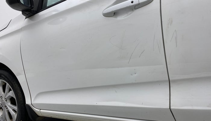 2019 Honda Amaze 1.2L I-VTEC V, CNG, Manual, 99,625 km, Front passenger door - Slightly dented
