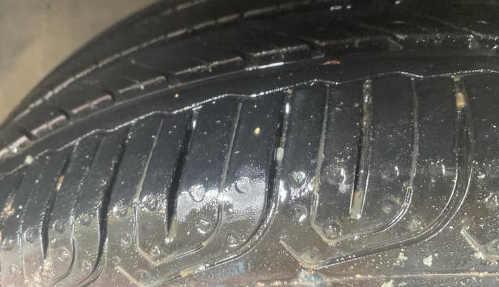 2015 Volkswagen Vento HIGHLINE DIESEL 1.5, Diesel, Manual, 1,09,637 km, Left Front Tyre Tread