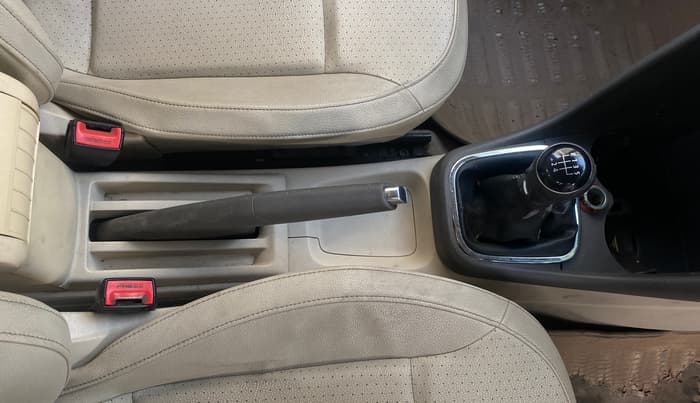 2015 Volkswagen Vento HIGHLINE DIESEL 1.5, Diesel, Manual, 1,09,637 km, Gear Lever