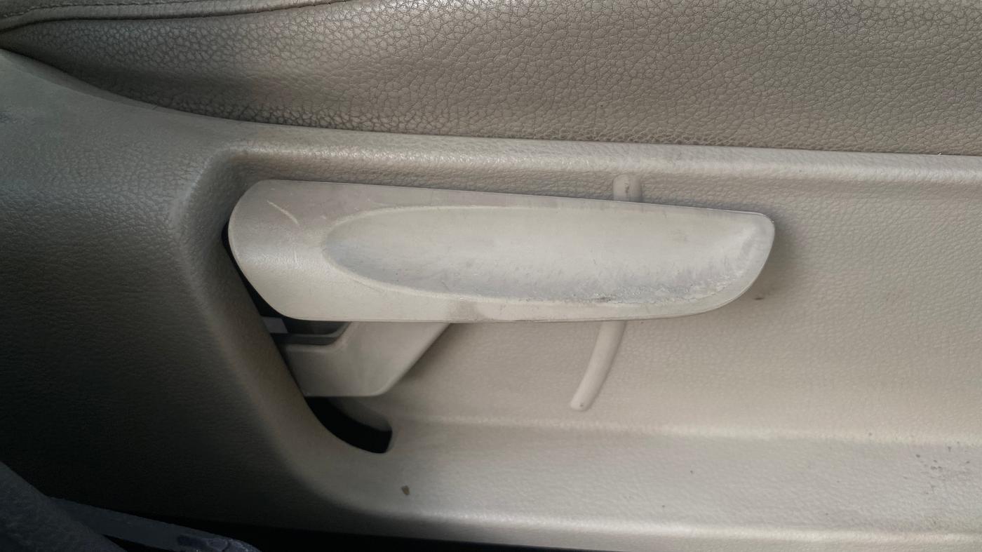 2015 Volkswagen Vento HIGHLINE DIESEL 1.5, Diesel, Manual, 1,09,637 km, Driver Side Adjustment Panel