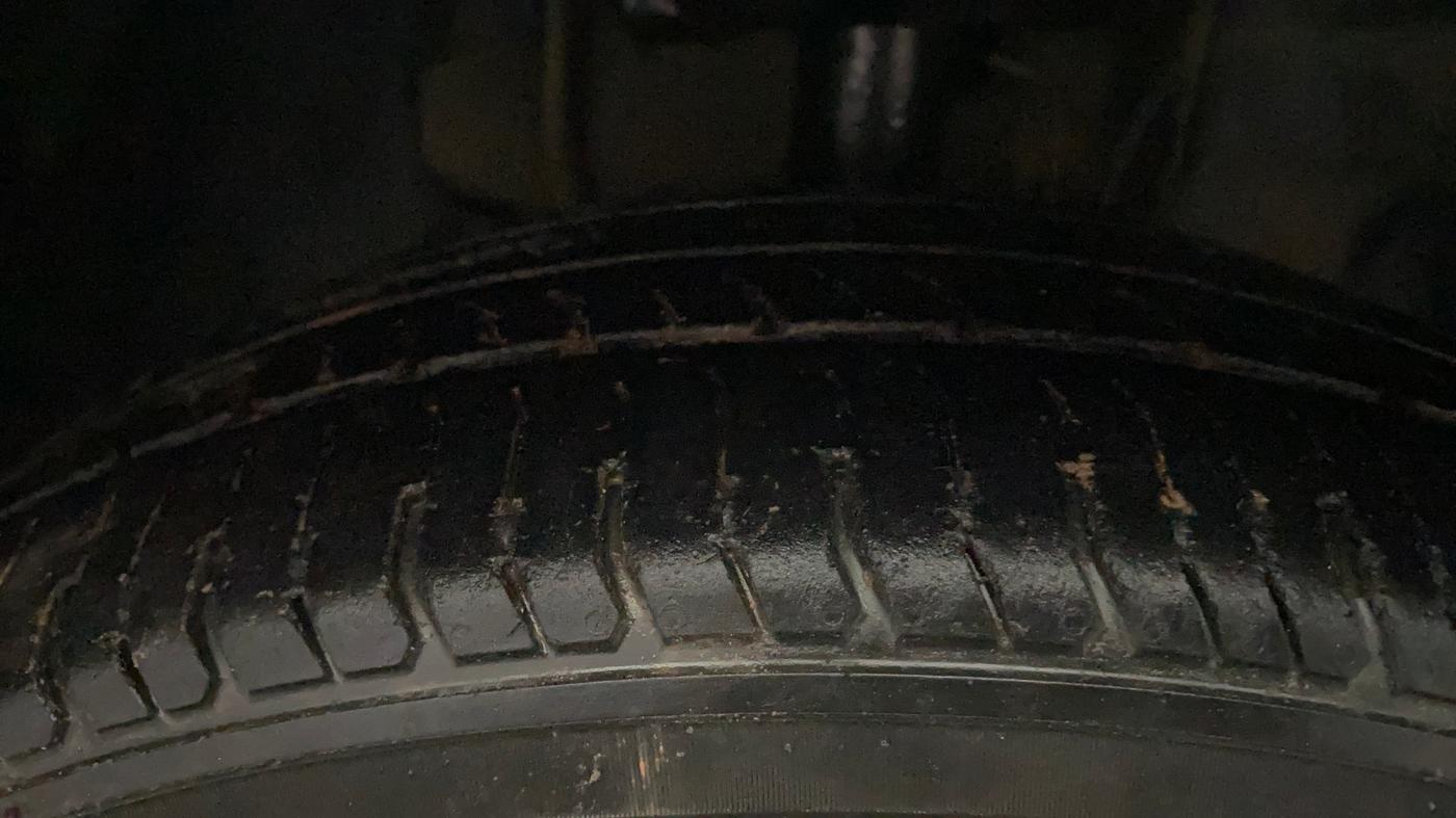 2016 Tata Tiago XZ PETROL, Petrol, Manual, 66,808 km, Right Front Tyre Tread