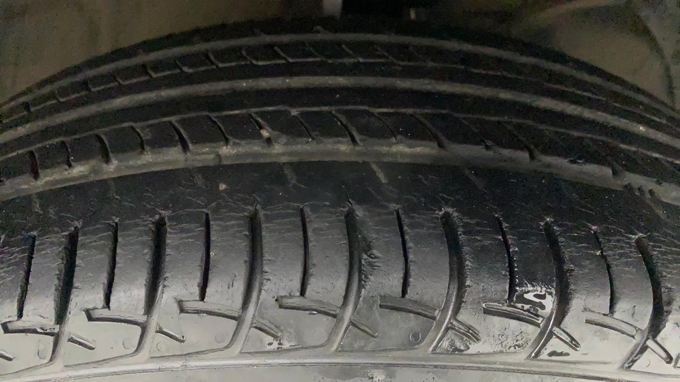 2019 Maruti Baleno DELTA PETROL 1.2, Petrol, Manual, 33,410 km, Right Front Tyre Tread