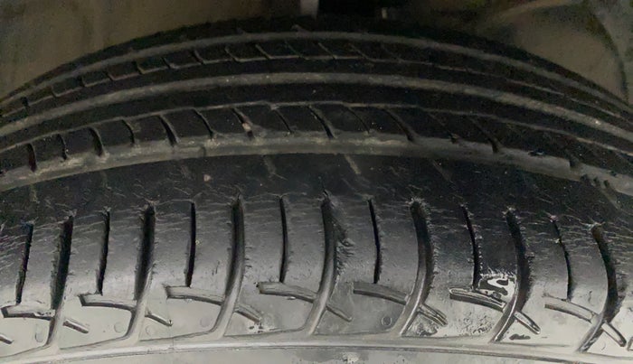2019 Maruti Baleno DELTA PETROL 1.2, Petrol, Manual, 33,410 km, Right Front Tyre Tread