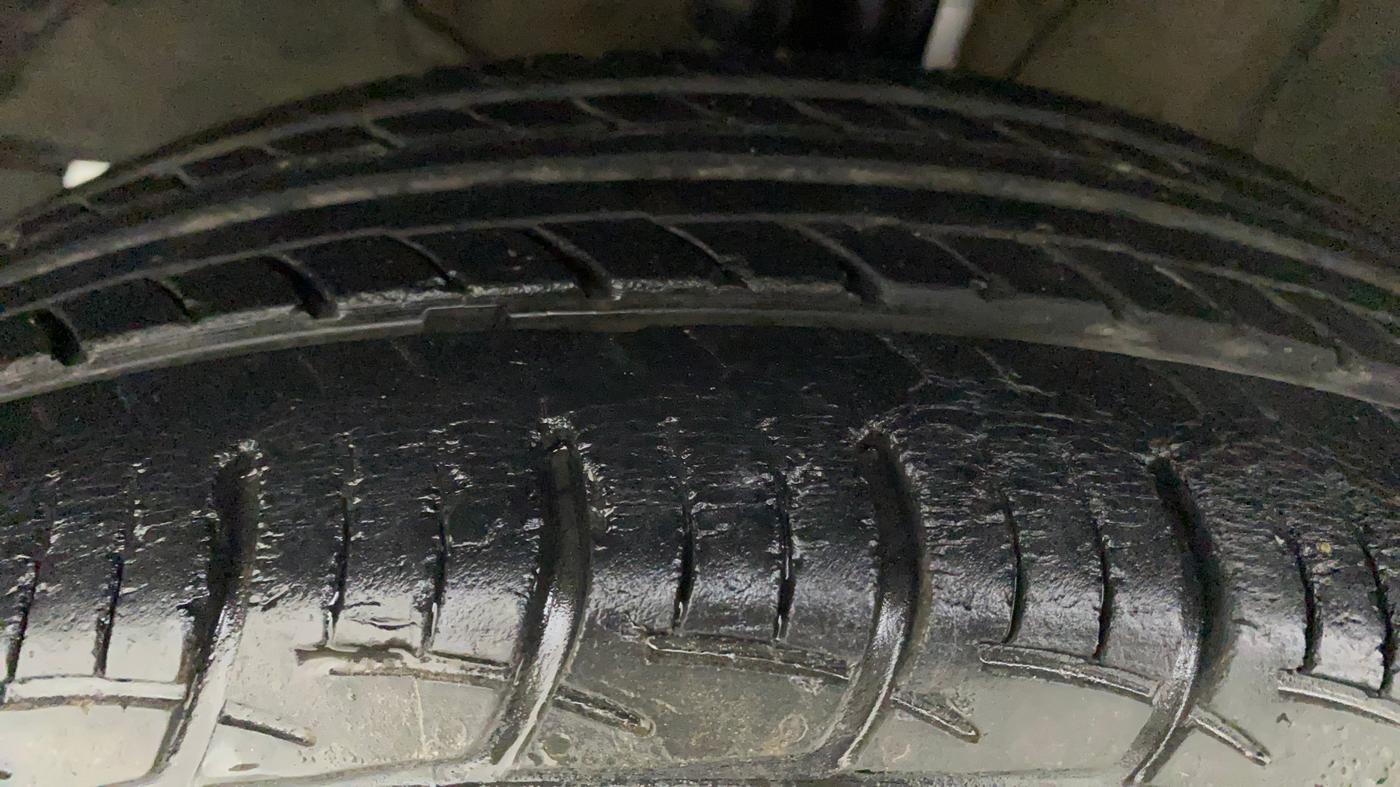 2019 Maruti Baleno DELTA PETROL 1.2, Petrol, Manual, 33,410 km, Left Front Tyre Tread