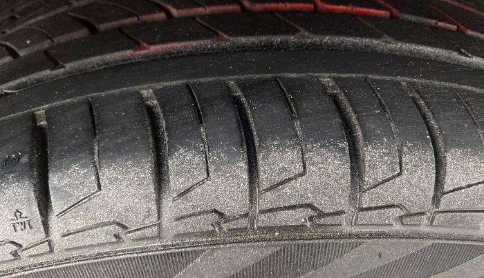 2018 Volkswagen Polo HIGHLINE PLUS 1.5 16 ALLOY, Diesel, Manual, 1,46,052 km, Left Rear Tyre Tread