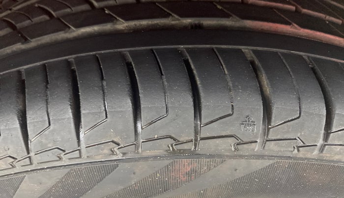 2018 Volkswagen Polo HIGHLINE PLUS 1.5 16 ALLOY, Diesel, Manual, 1,46,052 km, Right Rear Tyre Tread