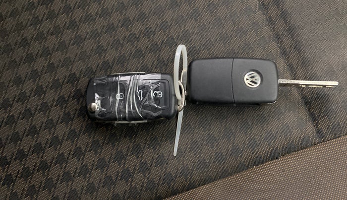 2018 Volkswagen Polo HIGHLINE PLUS 1.5 16 ALLOY, Diesel, Manual, 1,46,052 km, Key Close Up