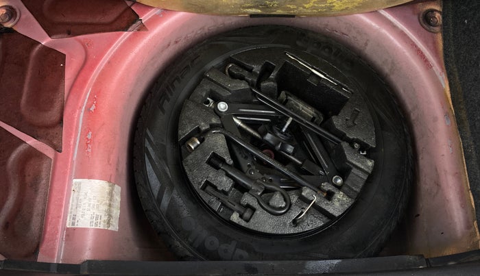 2018 Volkswagen Polo HIGHLINE PLUS 1.5 16 ALLOY, Diesel, Manual, 1,46,052 km, Spare Tyre