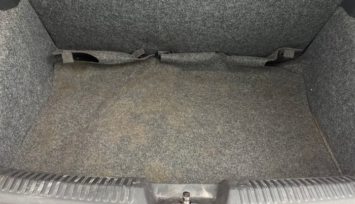 2018 Volkswagen Polo HIGHLINE PLUS 1.5 16 ALLOY, Diesel, Manual, 1,46,052 km, Boot Inside