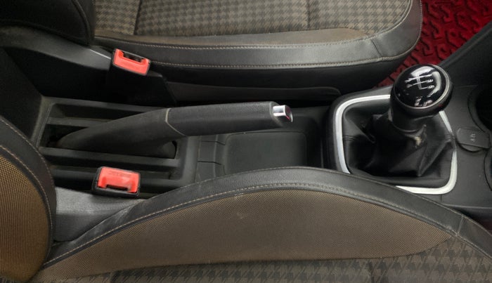 2018 Volkswagen Polo HIGHLINE PLUS 1.5 16 ALLOY, Diesel, Manual, 1,46,052 km, Gear Lever