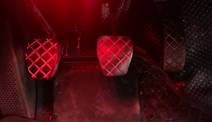 2018 Volkswagen Polo HIGHLINE PLUS 1.5 16 ALLOY, Diesel, Manual, 1,46,052 km, Pedals