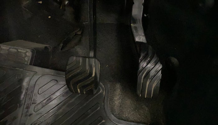 2022 Nissan MAGNITE XV TURBO CVT, Petrol, Automatic, 11,250 km, Pedals