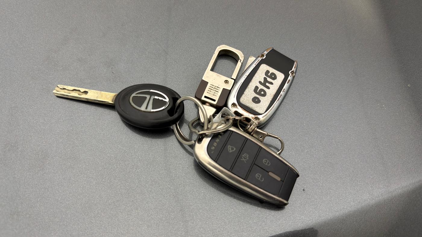 2022 Tata ALTROZ XE PETROL, Petrol, Manual, 47,110 km, Key Close Up